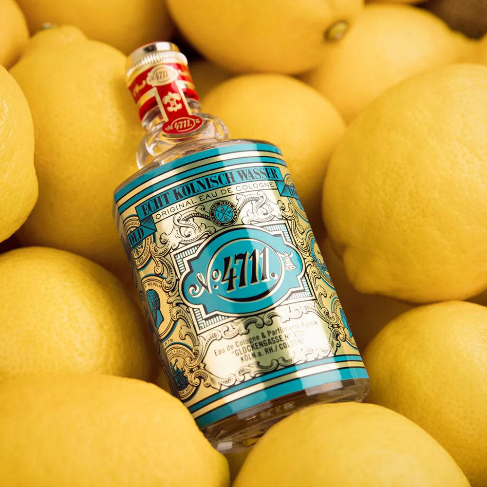 REFRESHING 4711 Original Eau de Cologne has a comforting effect on the body and mind! Discover the classic Molanus bottle now – available in a variety of sizes. For over two centuries, 4711 Original Eau de Cologne has been part of the classic repertoire of perfumery – a world-renowned icon. The exact composition of the fragrance remains a closely guarded secret today. Ingredients include lemon, bergamot and orange, which help revitalise. Lavender and rosemary aid relaxation. Neroli and petitgrain calm you
